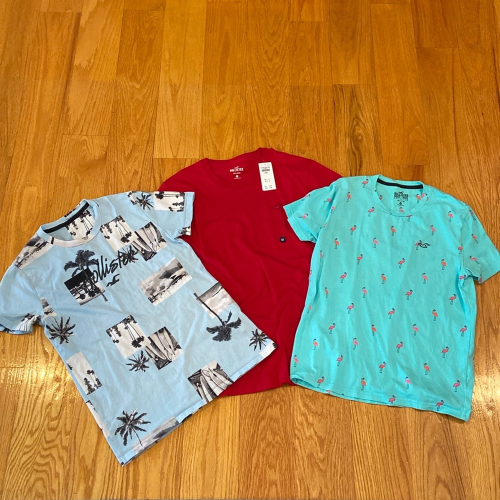 3 bundle!! Hollister men’s cotton t-shirts. One is NWT!